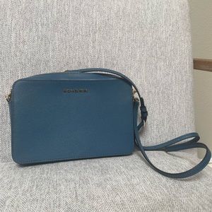 Michael Kors Jet Set Crossbody Purse. $168